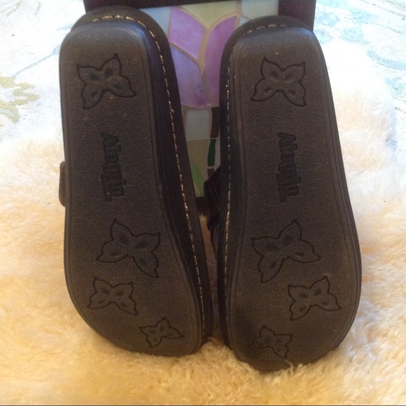 Sandals - Picture 4 of 6